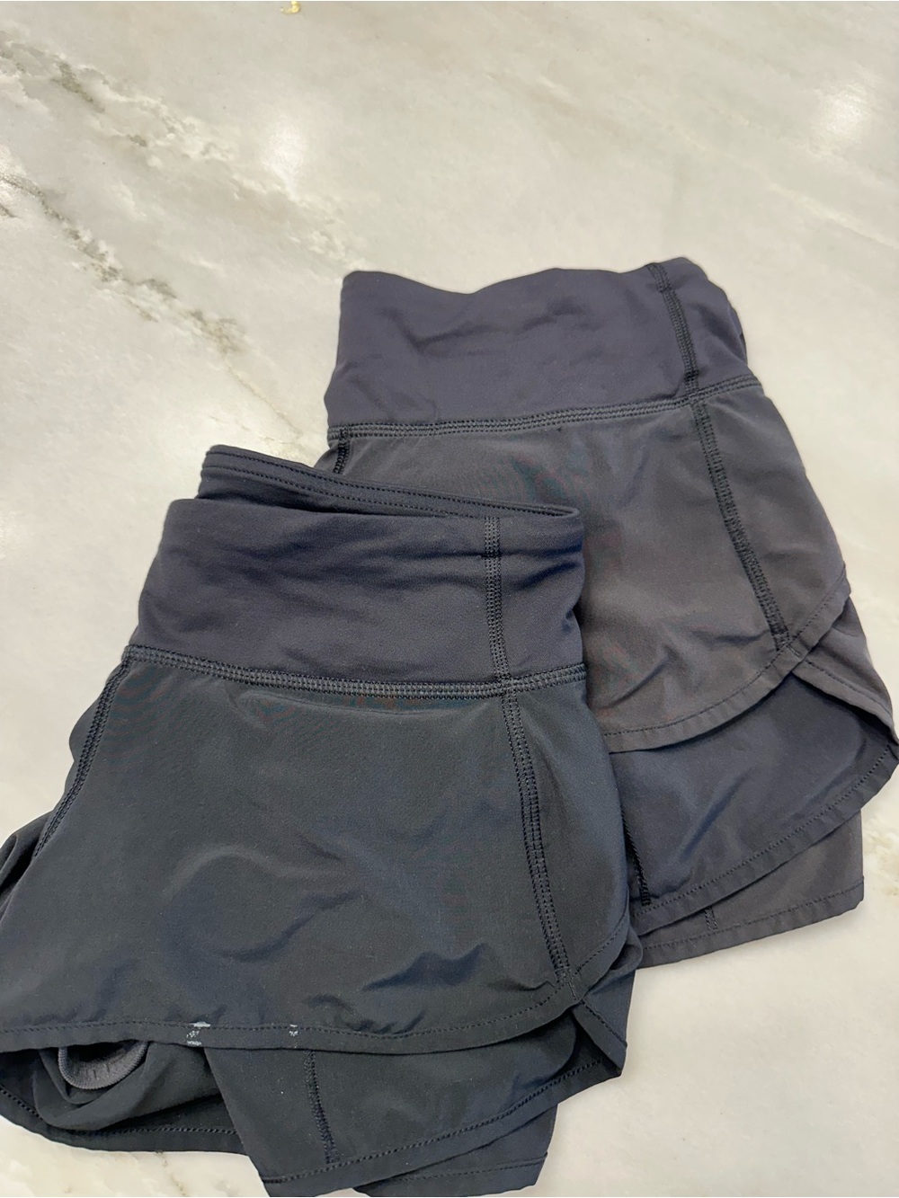 Original Lululemon Speed up shorts 2.5 inseam 2 pair size 4